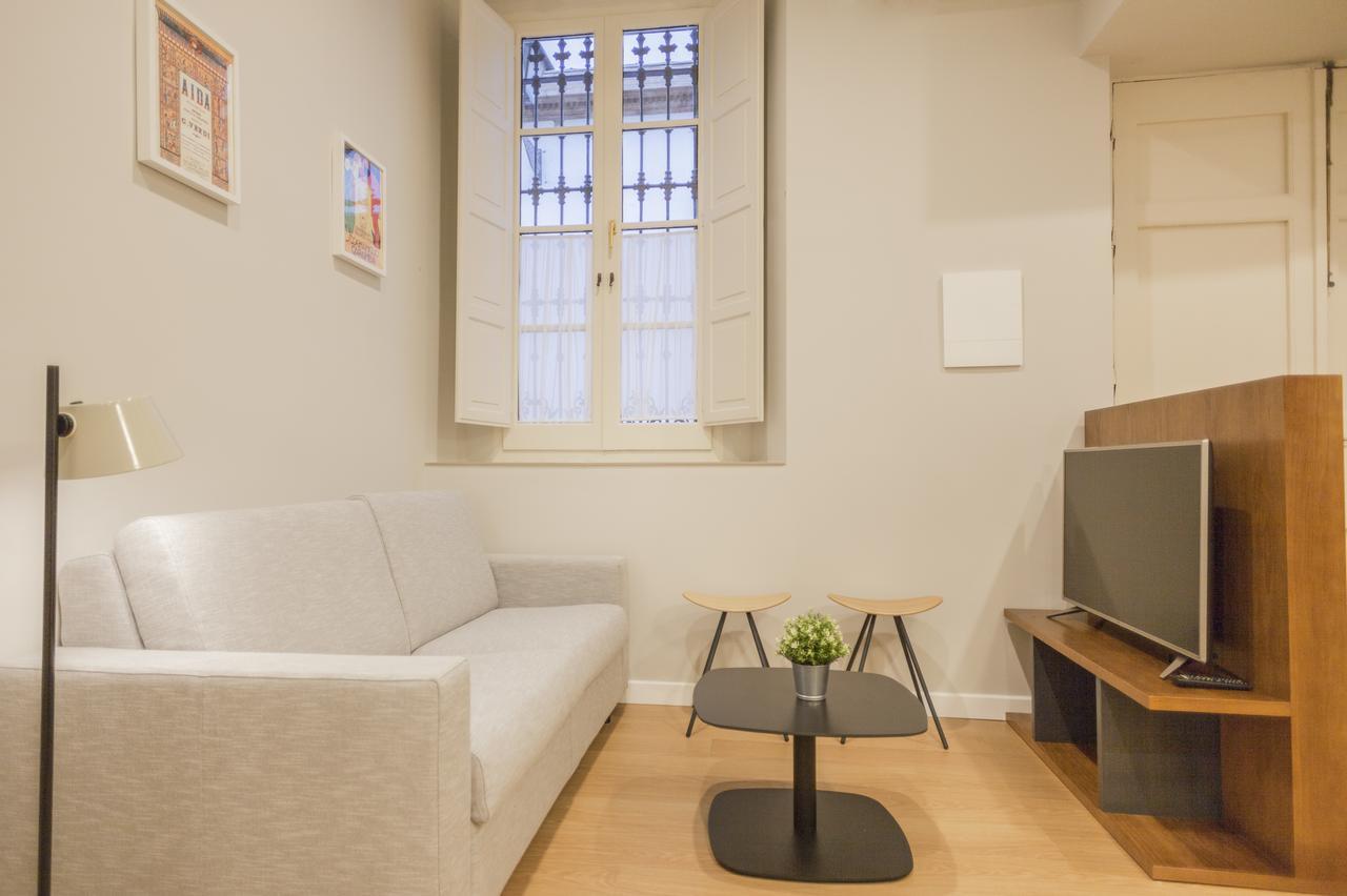 Opera Apartments - La Moneda Севиля Екстериор снимка